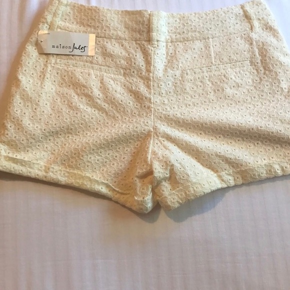 Madison Jules cream color shorts - Picture 3 of 3